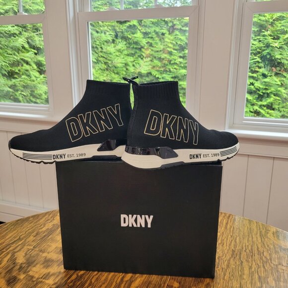 DKNY Women's Nona Pull-On Logo Sock Sneakers. 6.5. Black. - Picture 2 of 16